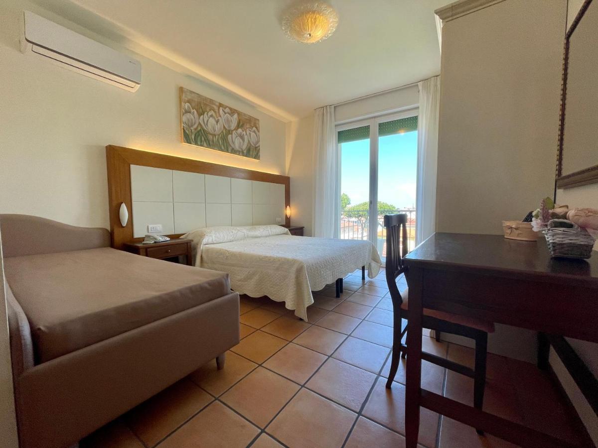 Hotel Sylvia Λίντο ντι Καμαϊόρε Εξωτερικό φωτογραφία