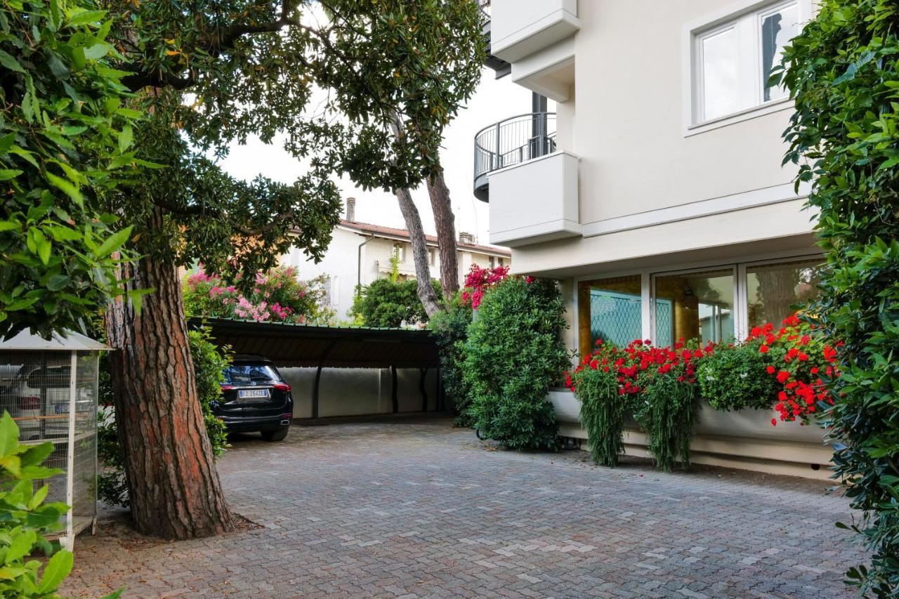 Hotel Sylvia Λίντο ντι Καμαϊόρε Εξωτερικό φωτογραφία