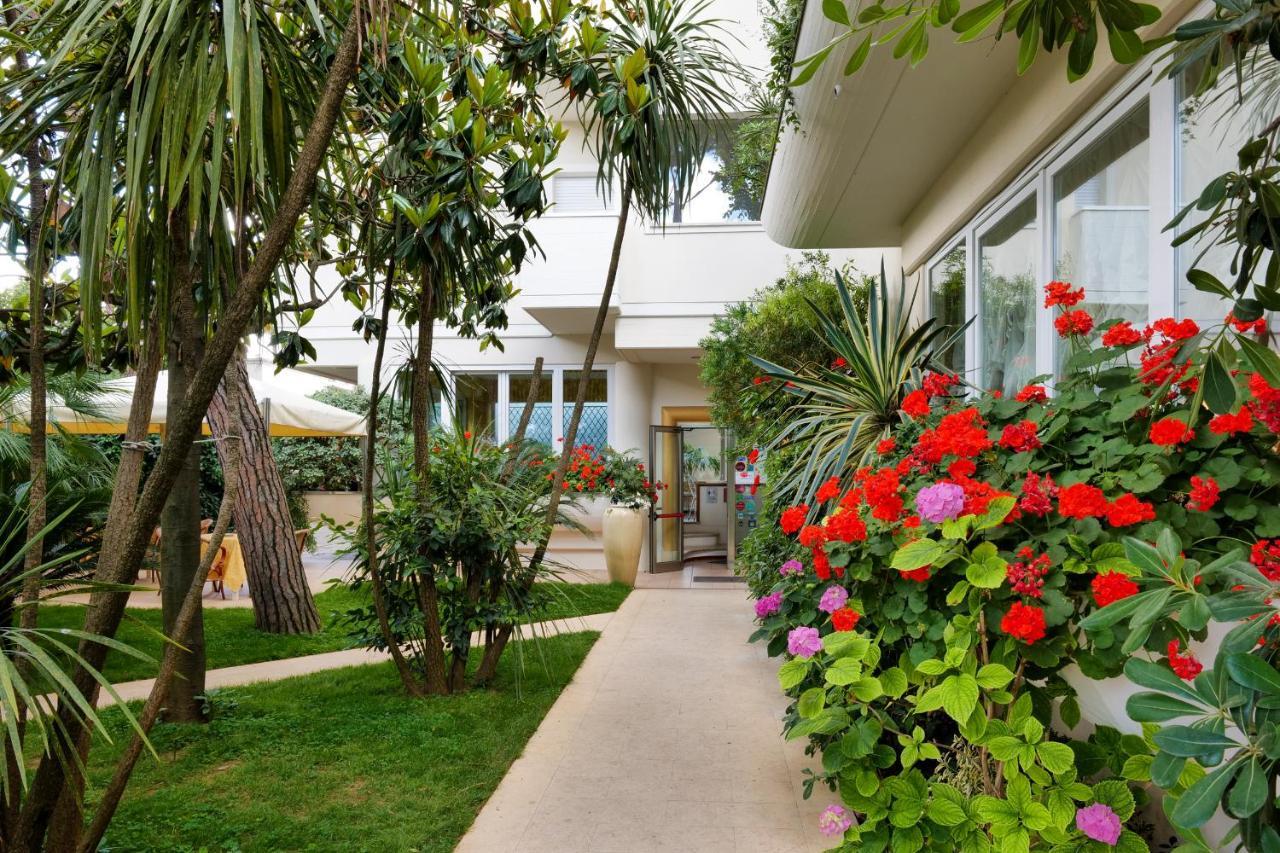 Hotel Sylvia Λίντο ντι Καμαϊόρε Εξωτερικό φωτογραφία