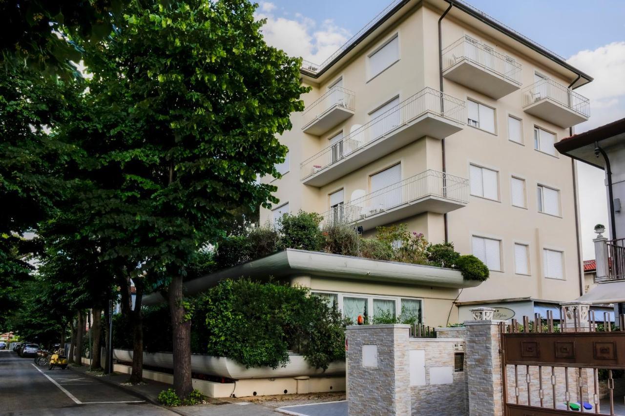 Hotel Sylvia Λίντο ντι Καμαϊόρε Εξωτερικό φωτογραφία