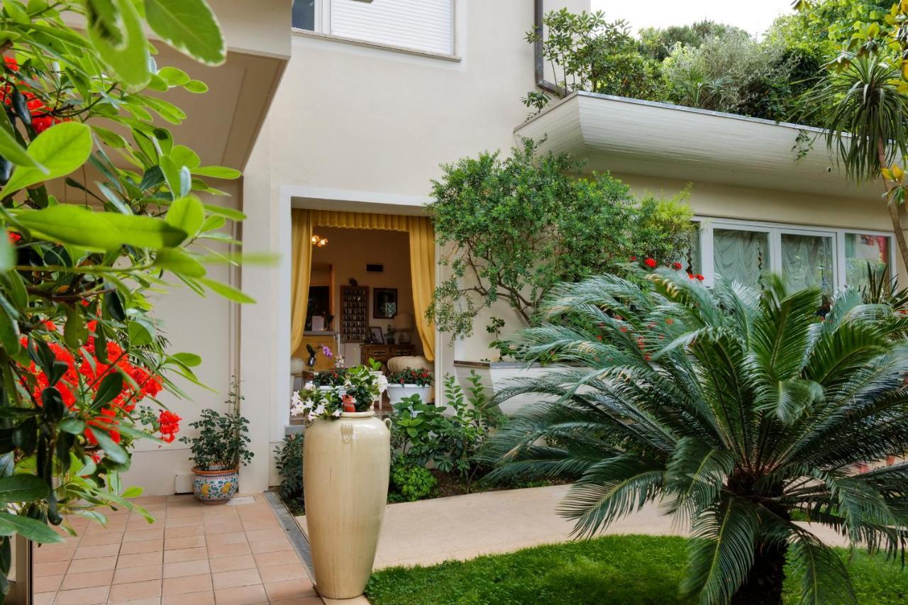 Hotel Sylvia Λίντο ντι Καμαϊόρε Εξωτερικό φωτογραφία