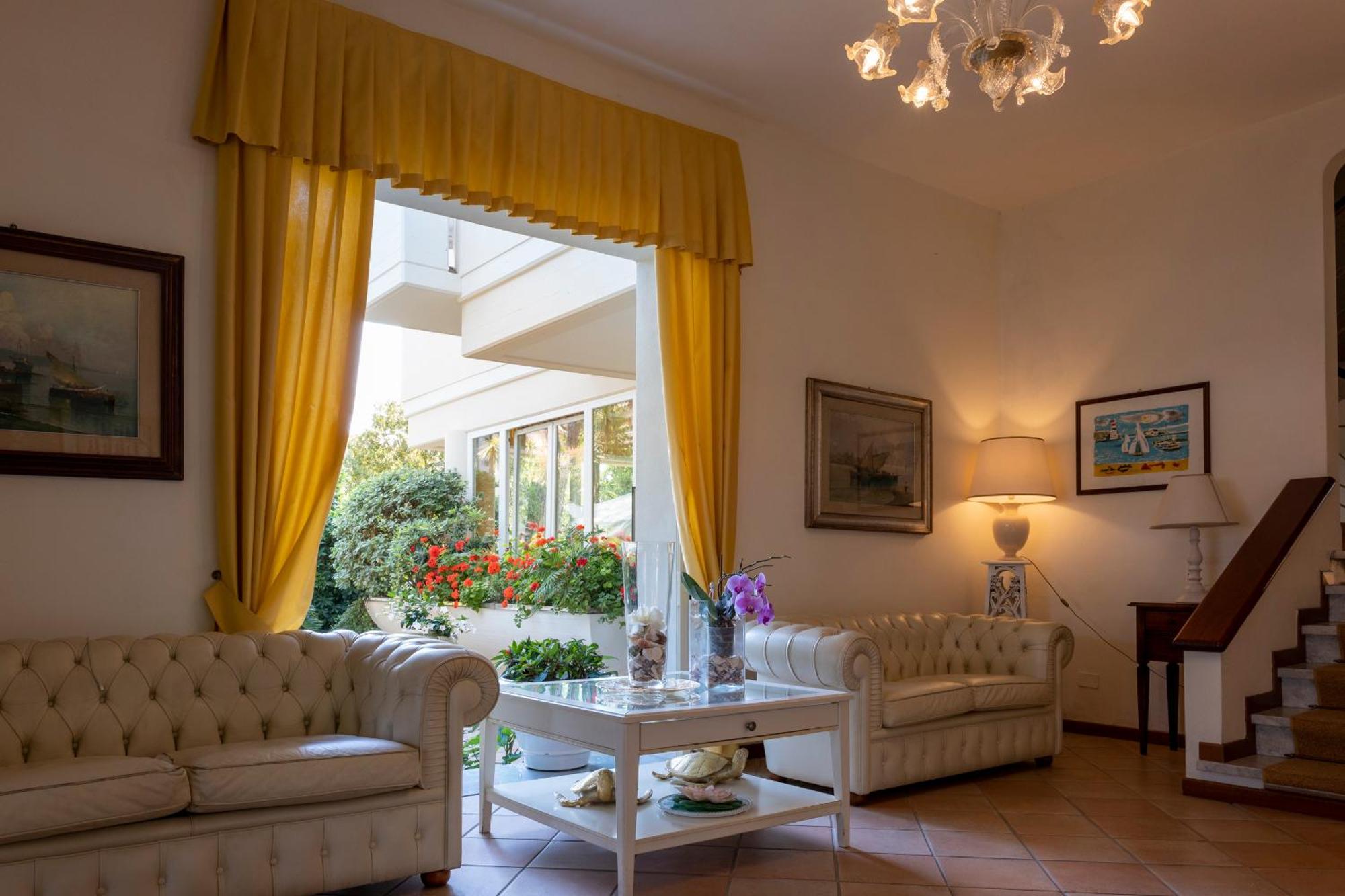 Hotel Sylvia Λίντο ντι Καμαϊόρε Εξωτερικό φωτογραφία