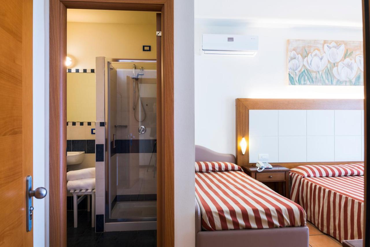 Hotel Sylvia Λίντο ντι Καμαϊόρε Εξωτερικό φωτογραφία