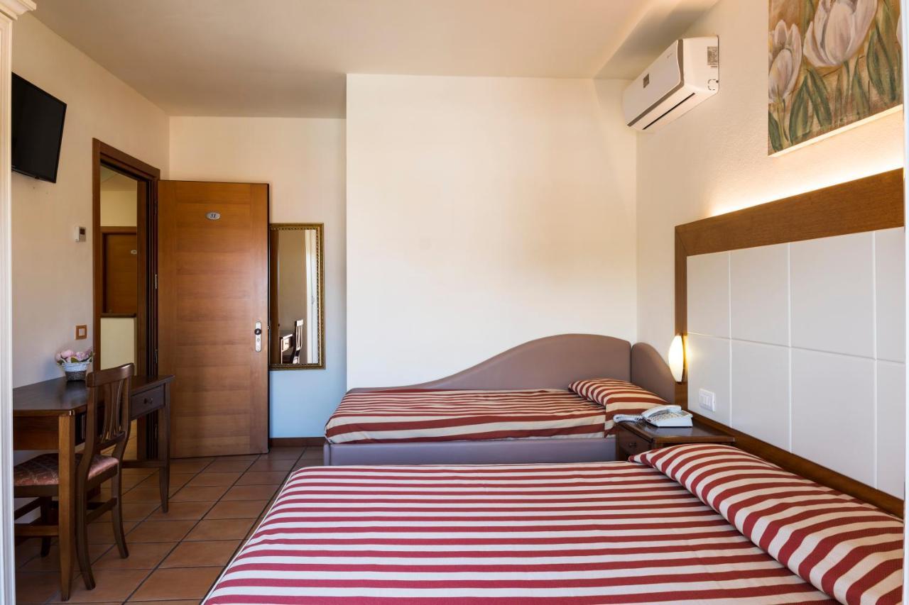 Hotel Sylvia Λίντο ντι Καμαϊόρε Εξωτερικό φωτογραφία
